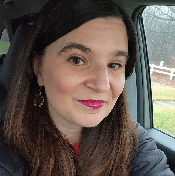 Meet your Posher, Ashley - Picture 3 of 5